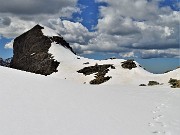 Primavera al Monte Campo, neve al Laghetto di Pietra Quadra -20magg21 - FOTOGALLERY